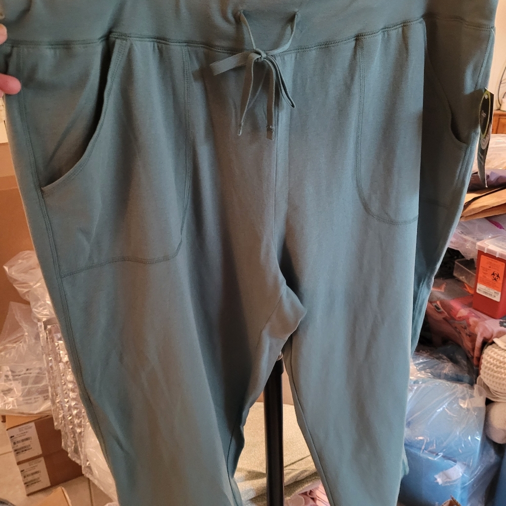 Athletic Works Women's Knit Capri Pants